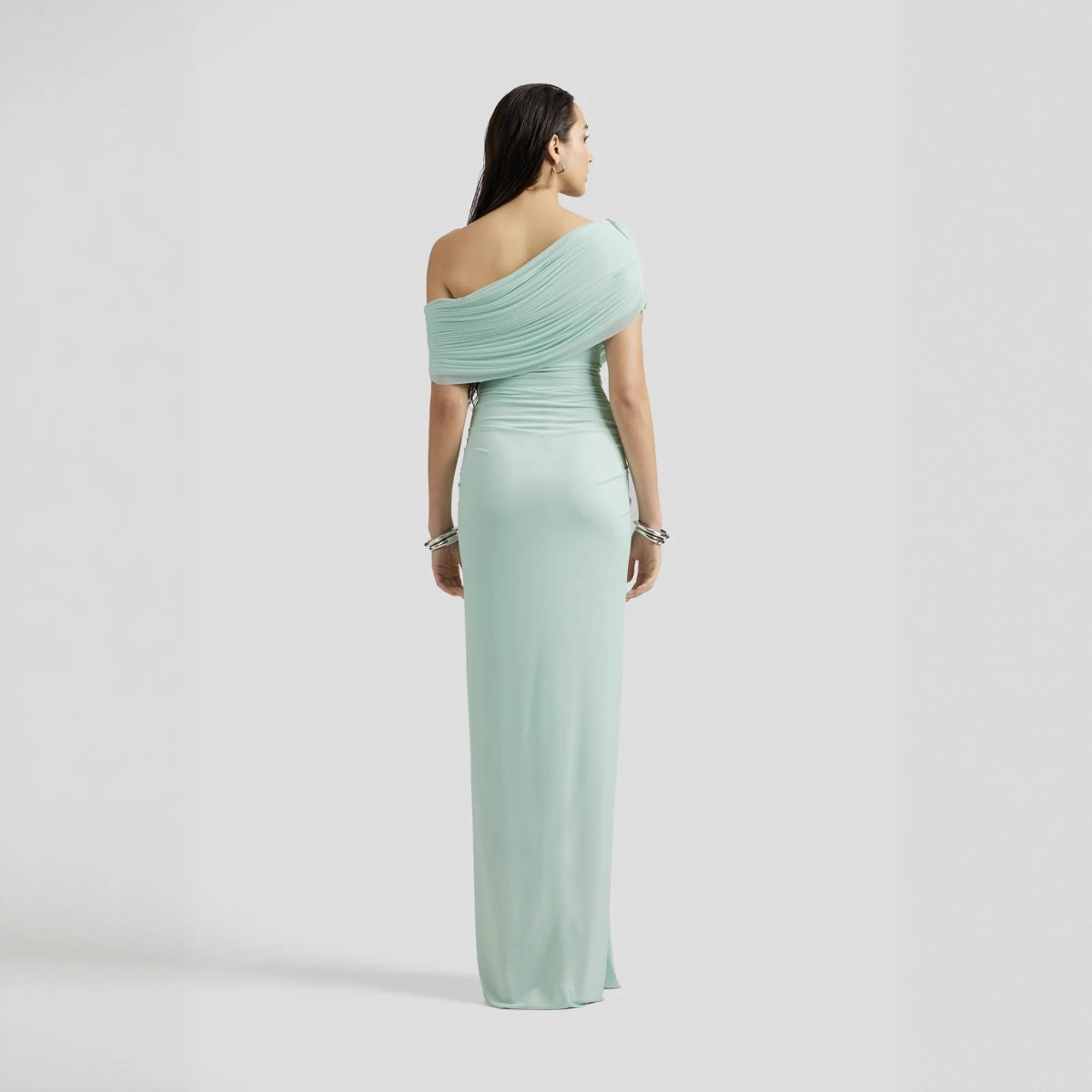 Chic Off-Shoulder Sleeveless High-Waisted Pleated Fitted Dress with Floor-Length Elegant Design - Image 2