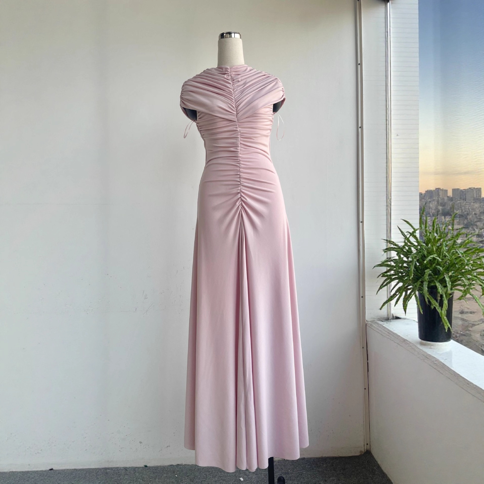 Elegant Green Summer Fitted High Neck Pleated Dress with Vintage Resort Style Long Skirt - Image 3