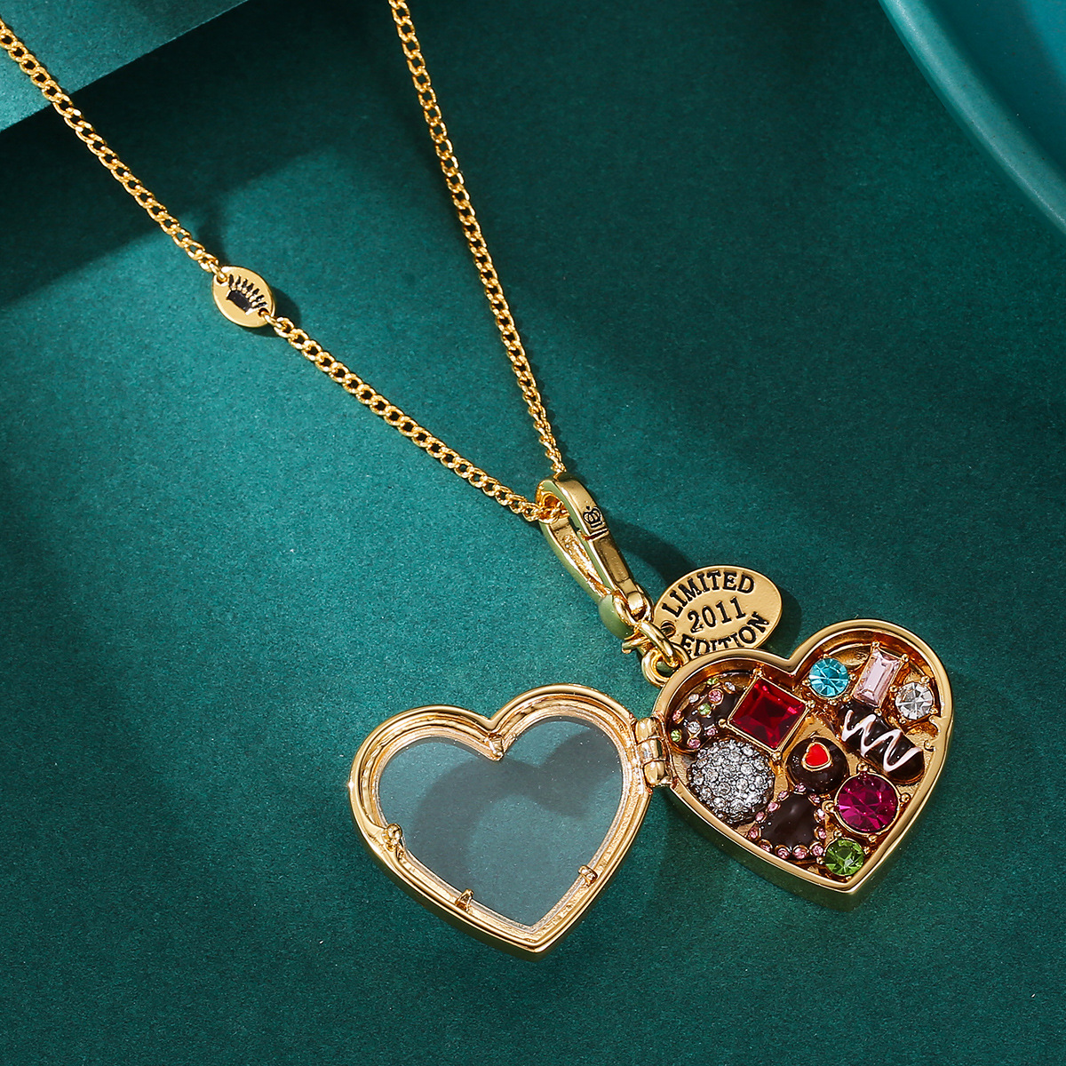Enamel glazed chocolate gemstone transparent heart-shaped box with an openable pendant and box - Image 6