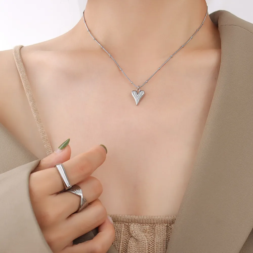 Fashionable and minimalist heart-shaped necklace with titanium steel plated 18K real gold necklace - Image 6