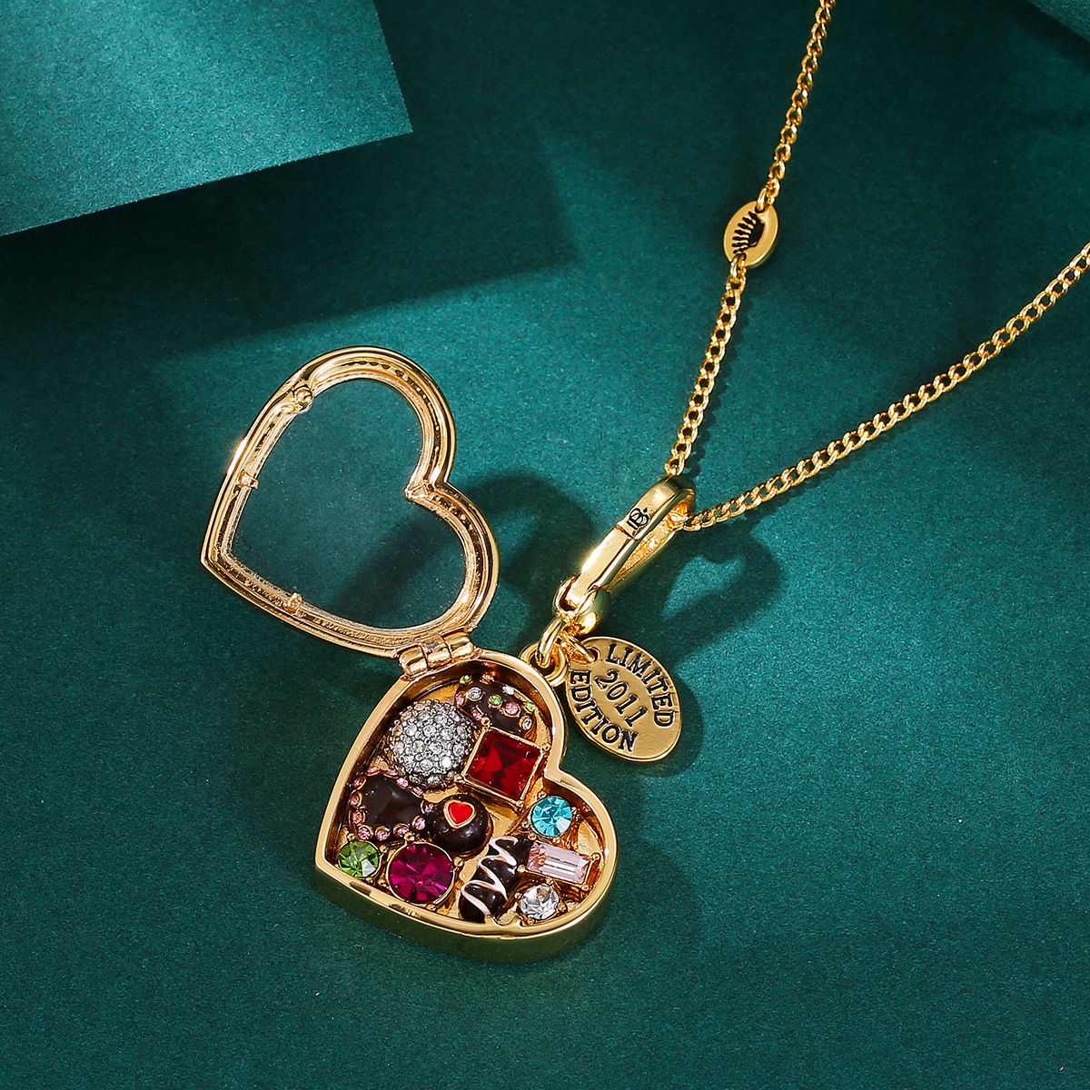 Enamel glazed chocolate gemstone transparent heart-shaped box with an openable pendant and box - Image 8