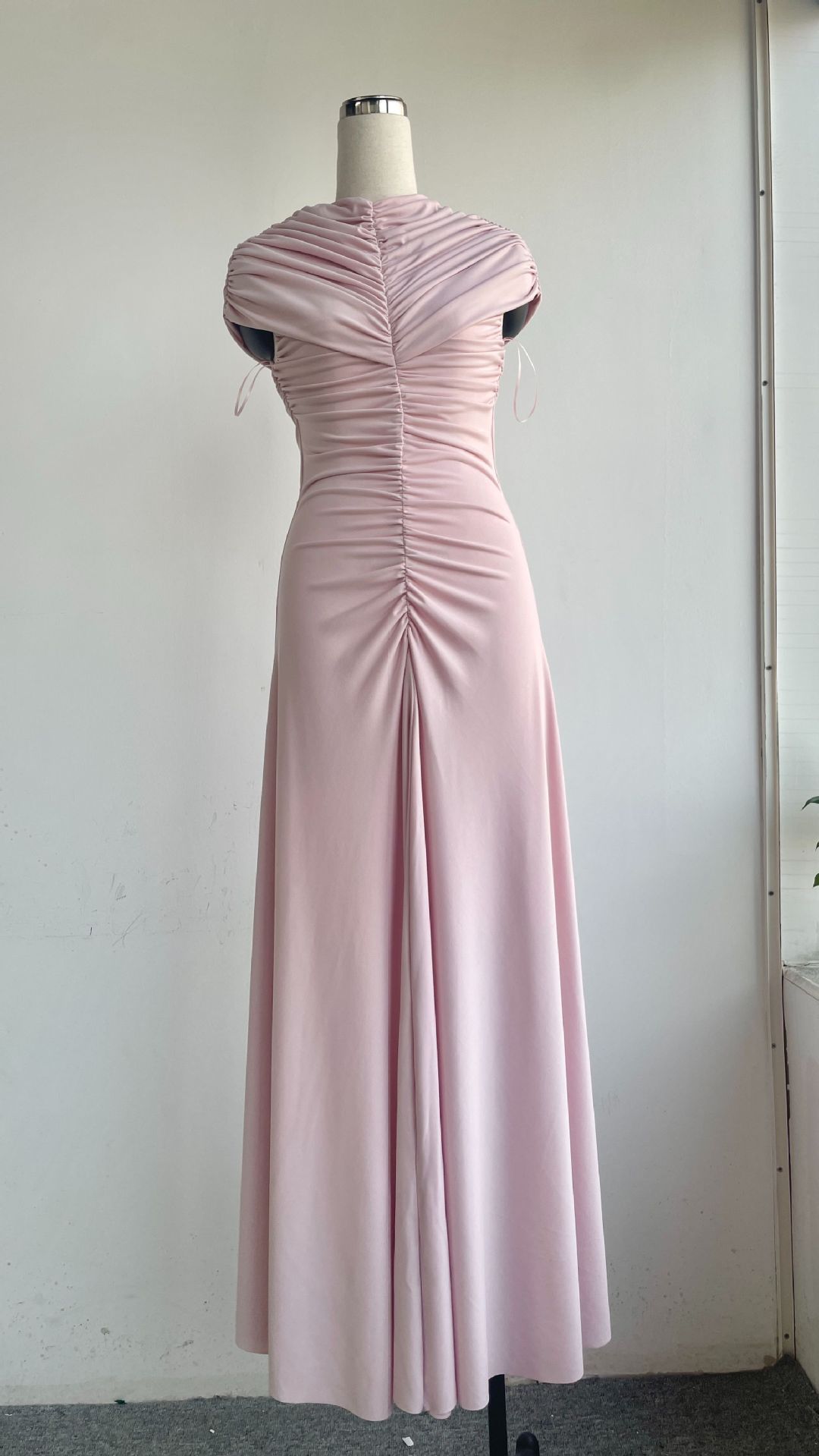 Elegant Green Summer Fitted High Neck Pleated Dress with Vintage Resort Style Long Skirt - Image 7